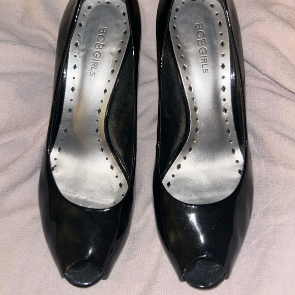 BCBGirls Black Patent peek toe heel 3” size 9 - Picture 3 of 5